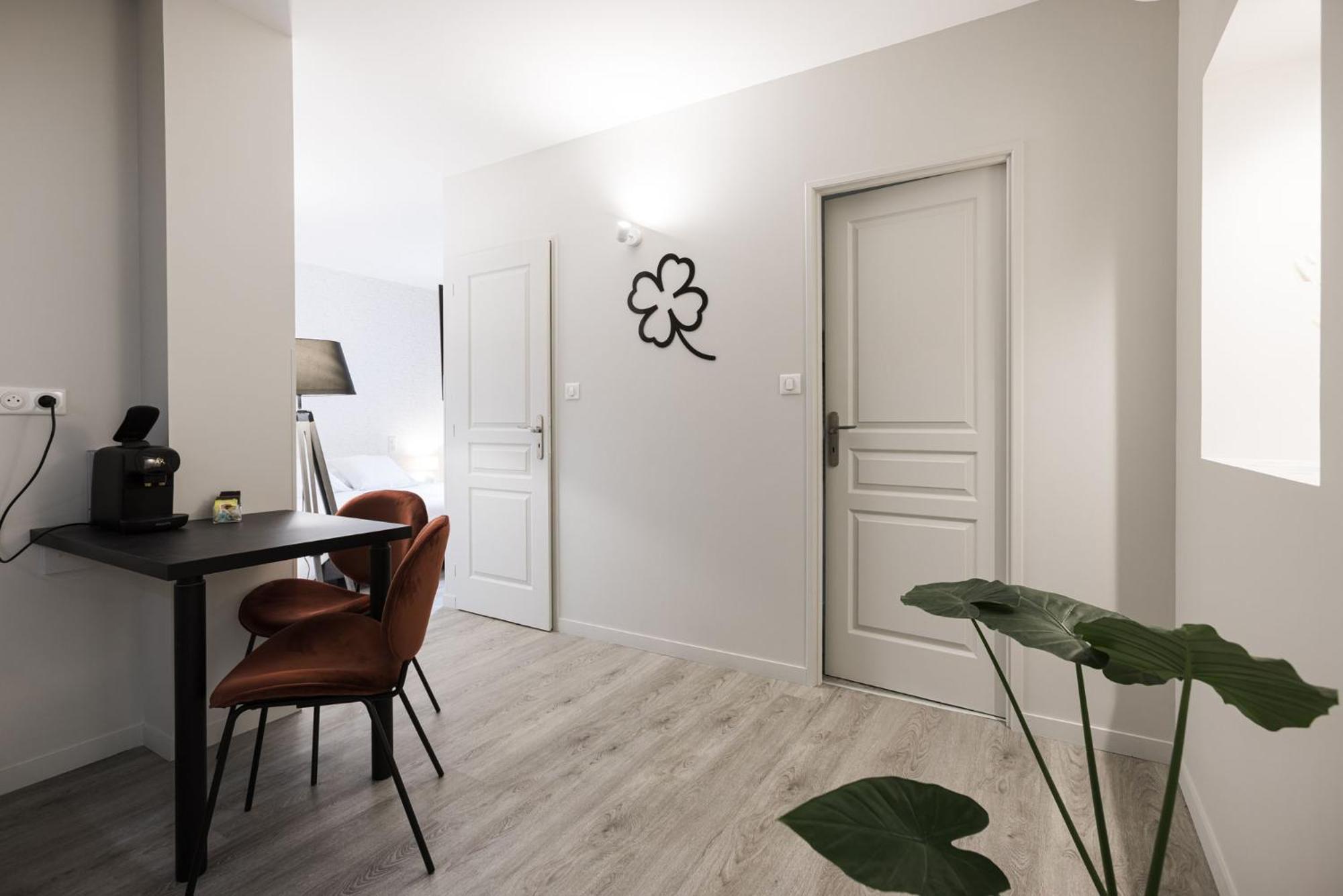 Le Trefle A Quatre Feuilles Hotel Siorac-en-Perigord Bagian luar foto